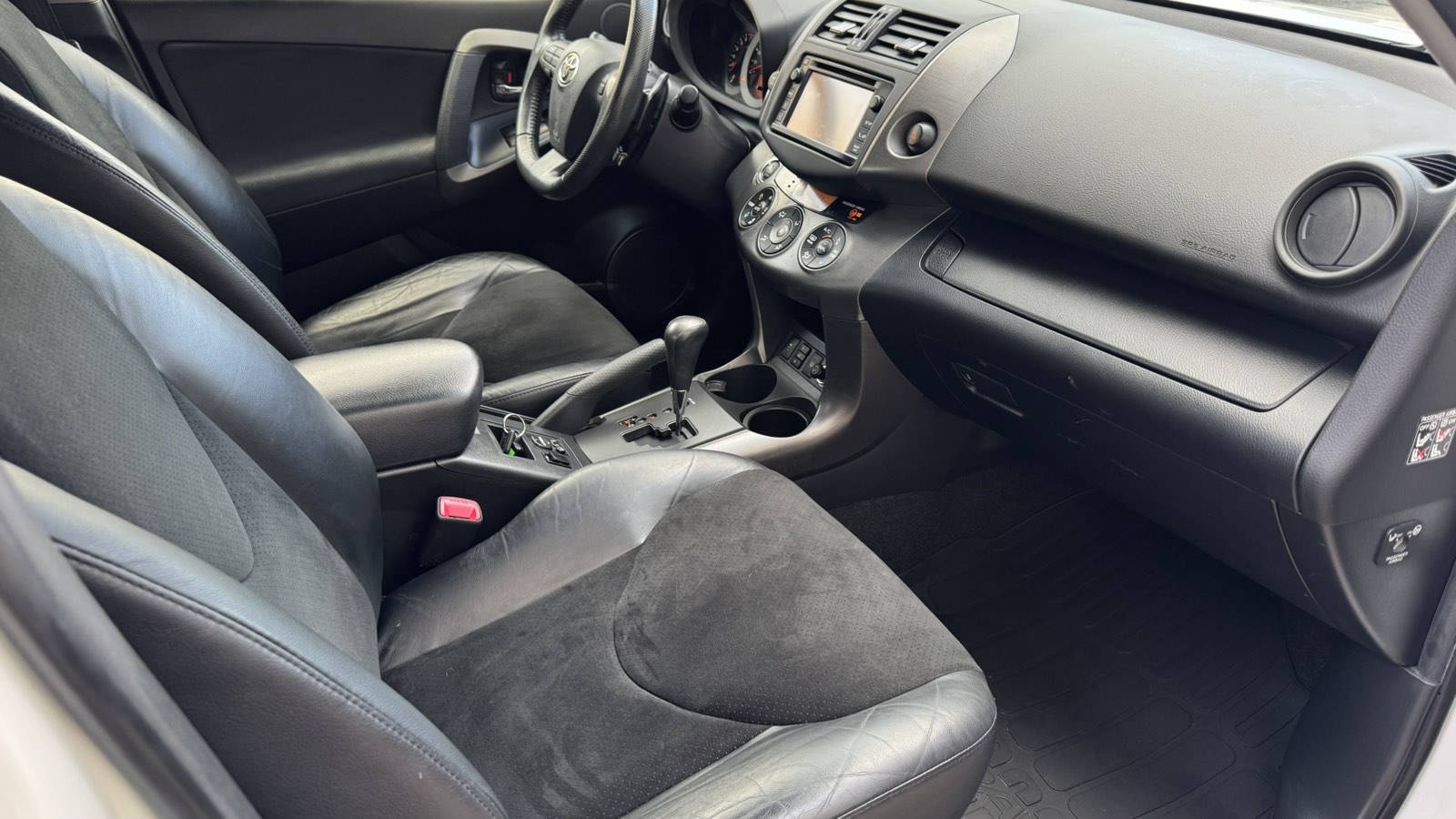 Toyota RAV4 2012 року, Універсал, Тойота Центр Київ "Автосаміт Укравто", м.Київ | Фото № 6 Toyota RAV4 2012 року з пробігом 156170 км, Універсал, Тойота Центр Київ "Автосаміт Укравто", м.Київ - 670500 ГРН | Фото № 6
