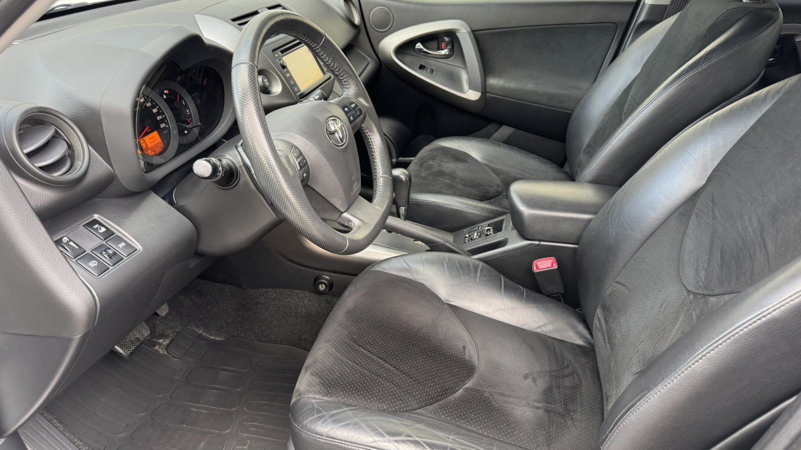 Toyota RAV4 2012 року, Універсал, Тойота Центр Київ "Автосаміт Укравто", м.Київ | Фото № 12 Toyota RAV4 2012 року з пробігом 156170 км, Універсал, Тойота Центр Київ "Автосаміт Укравто", м.Київ - 670500 ГРН | Фото № 12