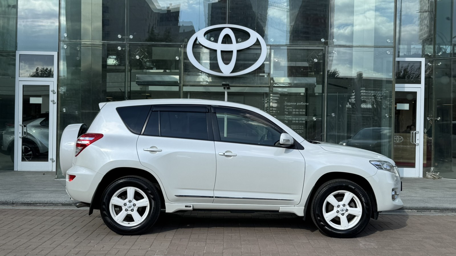 Toyota RAV4 2012 року, Універсал, Тойота Центр Київ "Автосаміт Укравто", м.Київ | Фото № 16 Toyota RAV4 2012 року з пробігом 156170 км, Універсал, Тойота Центр Київ "Автосаміт Укравто", м.Київ - 670500 ГРН | Фото № 16
