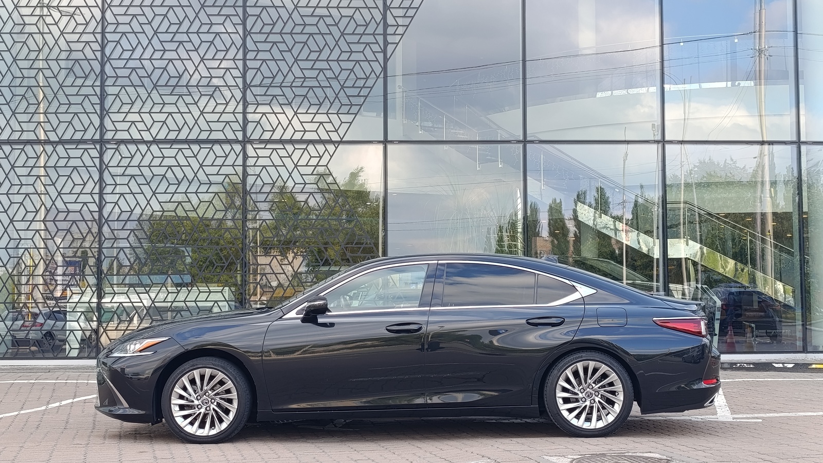Lexus ES 2019 року, Седан, Лексус Київ Захід, м.Київ | Фото № 3 Lexus ES 2019 року з пробігом 85000 км, Седан, Лексус Київ Захід, м.Київ - 1650000 ГРН | Фото № 3