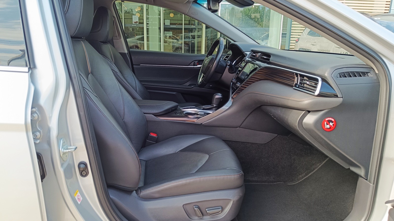 Toyota CAMRY 2018 року, Седан, Тойота Центр Київ "ВіДі Автострада", м.Київ | Фото № 6 Toyota CAMRY 2018 року з пробігом 235836 км, Седан, Тойота Центр Київ "ВіДі Автострада", м.Київ - 855000 ГРН | Фото № 6