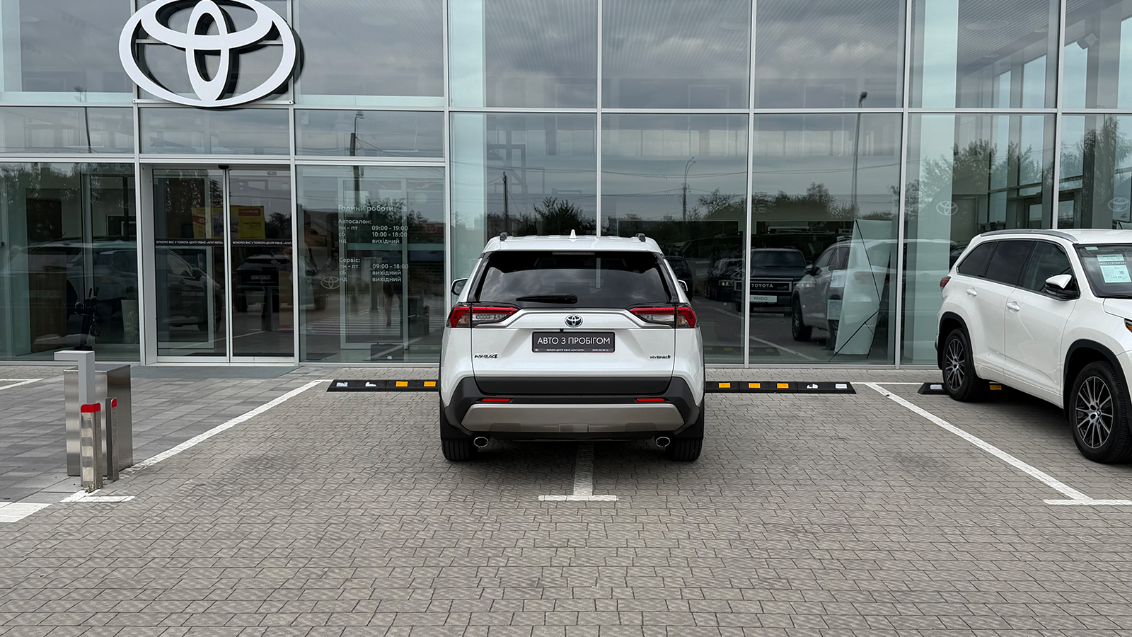 Toyota RAV4 2023 року, Універсал, Тойота Центр Рівне "Агат Авто", м.Рівне | Фото № 4 Toyota RAV4 2023 року з пробігом 37704 км, Універсал, Тойота Центр Рівне "Агат Авто", м.Рівне - 1743300 ГРН | Фото № 4