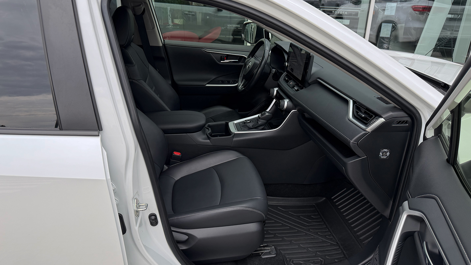 Toyota RAV4 2023 року, Універсал, Тойота Центр Рівне "Агат Авто", м.Рівне | Фото № 6 Toyota RAV4 2023 року з пробігом 37704 км, Універсал, Тойота Центр Рівне "Агат Авто", м.Рівне - 1743300 ГРН | Фото № 6