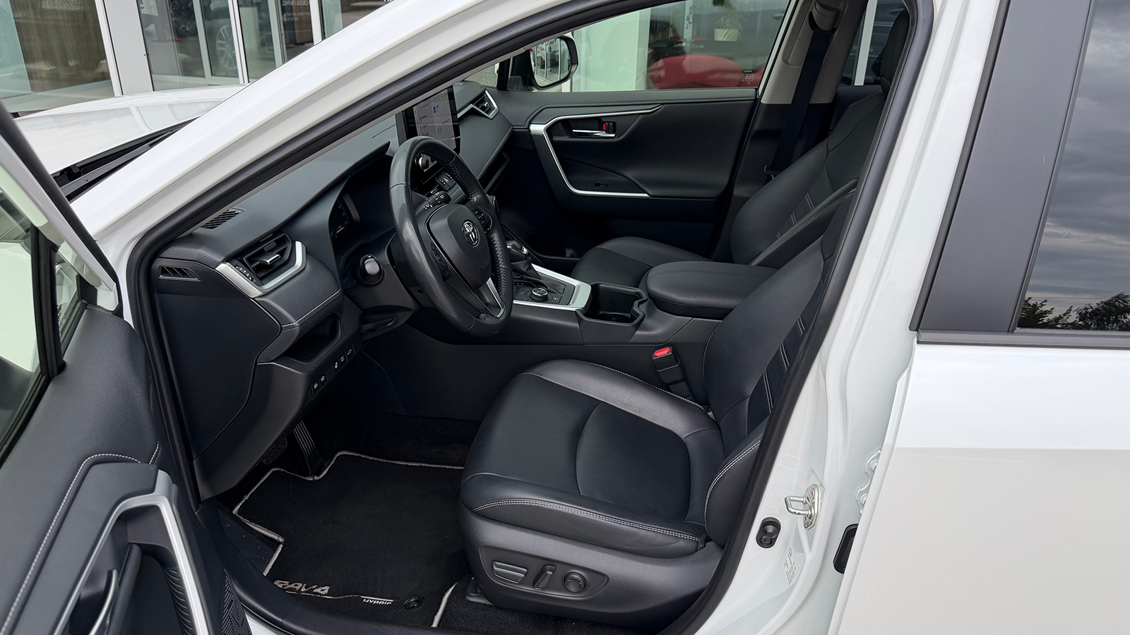 Toyota RAV4 2023 року, Універсал, Тойота Центр Рівне "Агат Авто", м.Рівне | Фото № 12 Toyota RAV4 2023 року з пробігом 37704 км, Універсал, Тойота Центр Рівне "Агат Авто", м.Рівне - 1743300 ГРН | Фото № 12