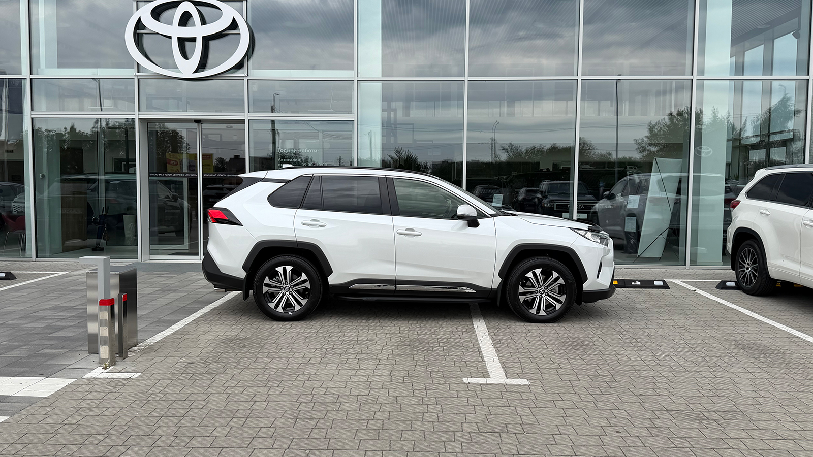 Toyota RAV4 2023 року, Універсал, Тойота Центр Рівне "Агат Авто", м.Рівне | Фото № 17 Toyota RAV4 2023 року з пробігом 37704 км, Універсал, Тойота Центр Рівне "Агат Авто", м.Рівне - 1743300 ГРН | Фото № 17