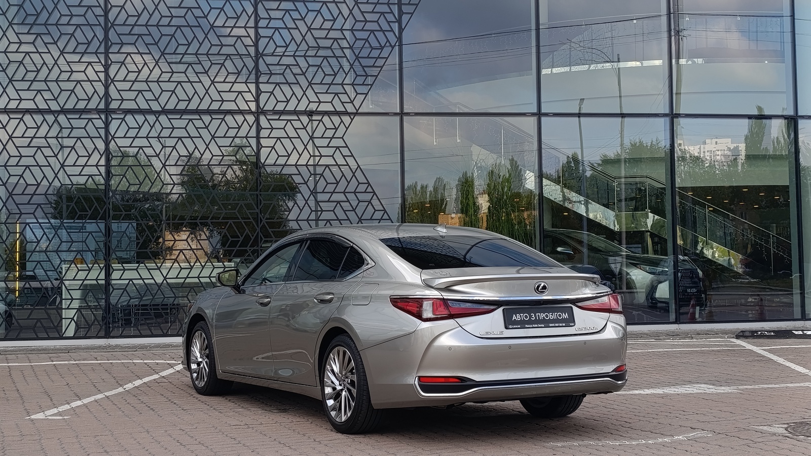 Lexus ES 2024 року, Седан, Лексус Київ Захід, м.Київ | Фото № 2 Lexus ES 2024 року з пробігом 2970 км, Седан, Лексус Київ Захід, м.Київ - 2450000 ГРН | Фото № 2