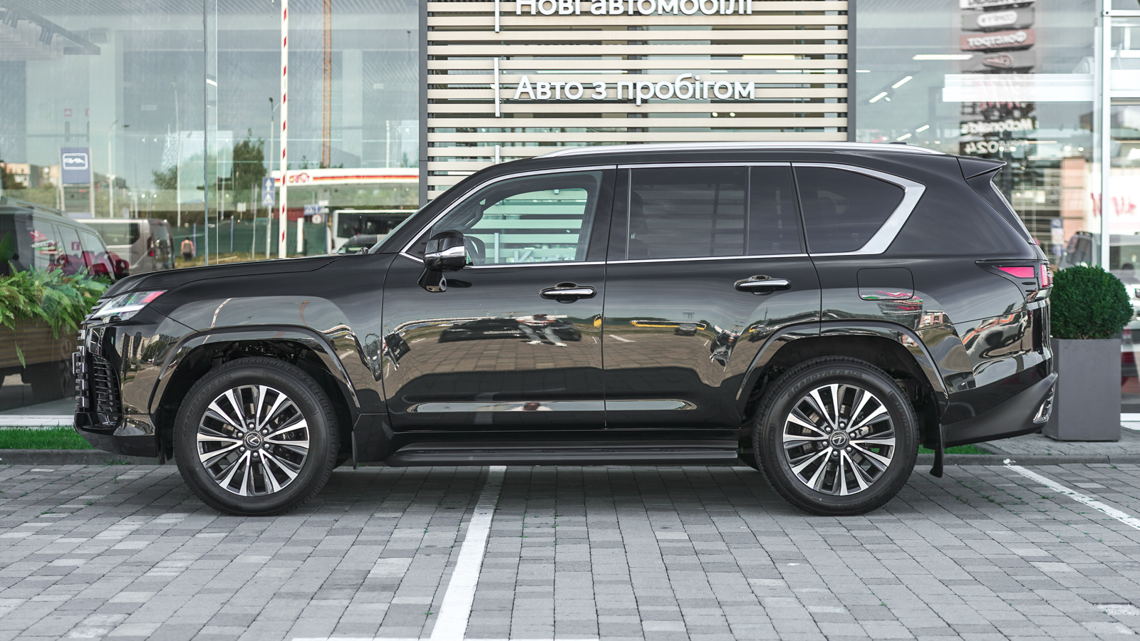 Lexus LX 2025 року, Універсал, Тойота Центр Львів "Діамант", м.Львів | Фото № 3 Lexus LX 2025 року з пробігом 12769 км, Універсал, Тойота Центр Львів "Діамант", м.Львів - 5772800 ГРН | Фото № 3