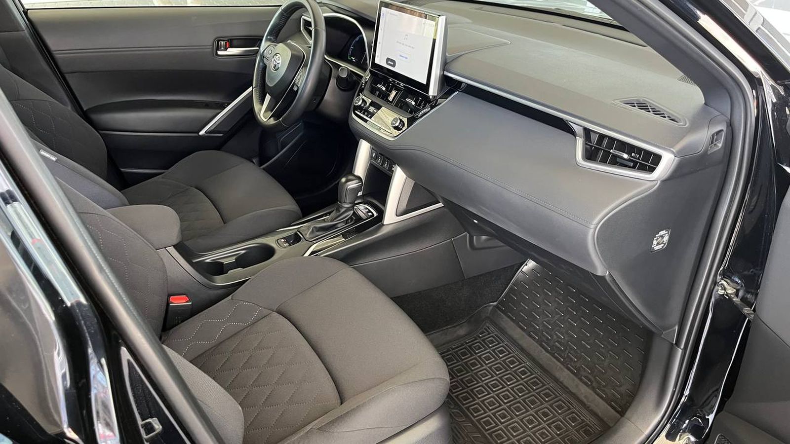 Toyota COROLLA CROSS 2023 року, Хетчбек, Тойота Центр Хмельницький "Гранд Мотор", м.Хмельницький | Фото № 6 Toyota COROLLA CROSS 2023 року з пробігом 25800 км, Хетчбек, Тойота Центр Хмельницький "Гранд Мотор", м.Хмельницький - 1400300 ГРН | Фото № 6