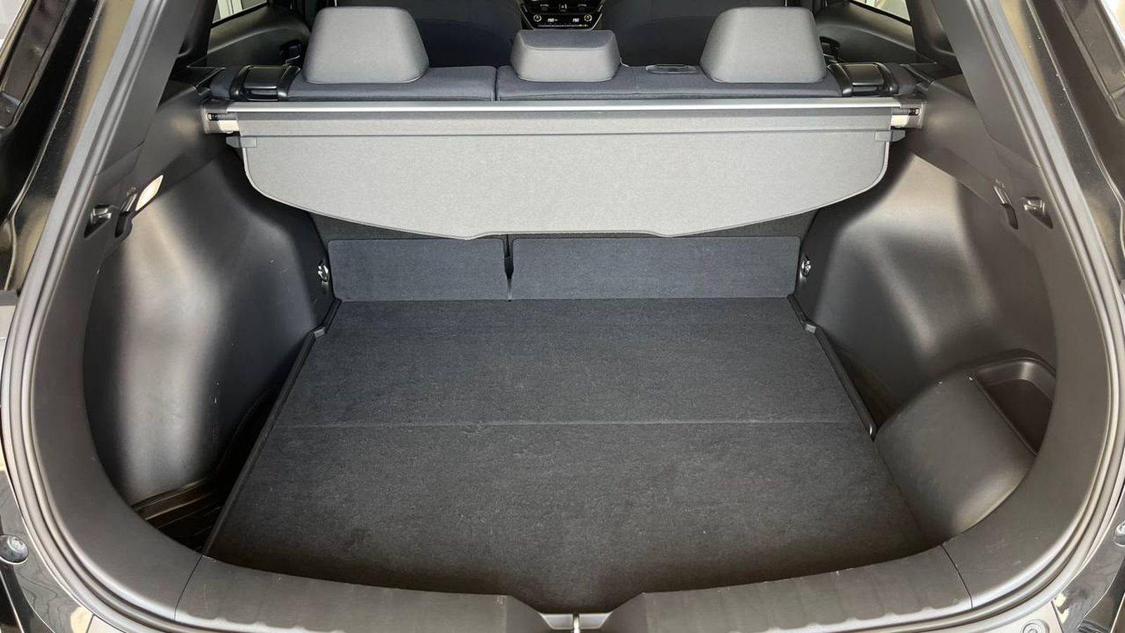 Toyota COROLLA CROSS 2023 року, Хетчбек, Тойота Центр Хмельницький "Гранд Мотор", м.Хмельницький | Фото № 10 Toyota COROLLA CROSS 2023 року з пробігом 25800 км, Хетчбек, Тойота Центр Хмельницький "Гранд Мотор", м.Хмельницький - 1400300 ГРН | Фото № 10