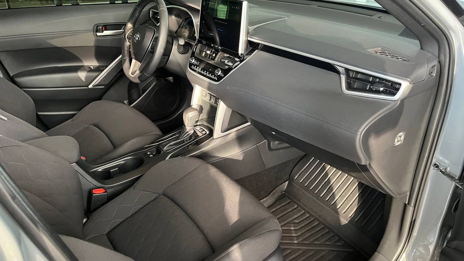 Toyota COROLLA CROSS 2024 року, Універсал, Тойота Центр Хмельницький "Гранд Мотор", м.Хмельницький | Фото № 6 Toyota COROLLA CROSS 2024 року з пробігом 20935 км, Універсал, Тойота Центр Хмельницький "Гранд Мотор", м.Хмельницький - 1562000 ГРН | Фото № 6