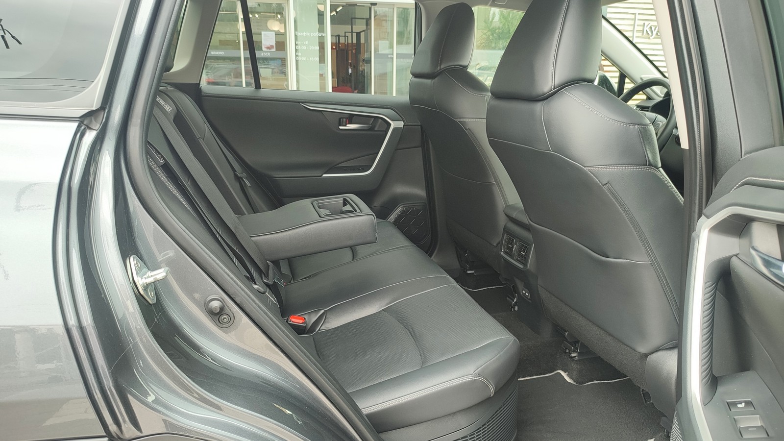 Toyota RAV4 2024 року, Універсал, Тойота Центр Київ "ВіДі Автострада", м.Київ | Фото № 7 Toyota RAV4 2024 року з пробігом 45170 км, Універсал, Тойота Центр Київ "ВіДі Автострада", м.Київ - 2070000 ГРН | Фото № 7