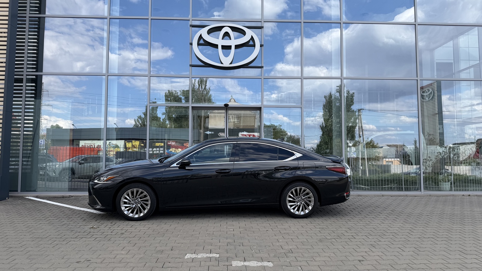 Lexus ES 2022 року, Седан, Тойота Центр Миколаїв "КиТ-Т", м.Миколаїв | Фото № 3 Lexus ES 2022 року з пробігом 39036 км, Седан, Тойота Центр Миколаїв "КиТ-Т", м.Миколаїв - 2140400 ГРН | Фото № 3