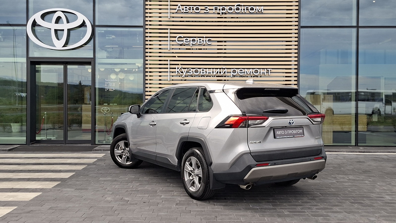 Toyota RAV4 2023 року, Універсал, Тойота Центр Ужгород "Карат Мотор", м.Ужгород | Фото № 2 Toyota RAV4 2023 року з пробігом 43950 км, Універсал, Тойота Центр Ужгород "Карат Мотор", м.Ужгород - 1597000 ГРН | Фото № 2