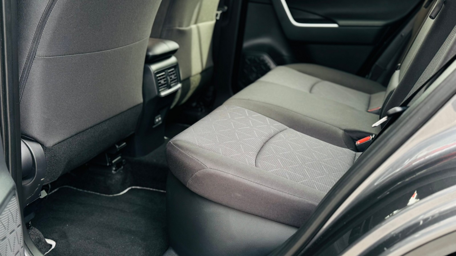 Toyota RAV4 2023 року, Універсал, Тойота Центр Тернопіль "Кристал Моторс", м.Тернопіль | Фото № 11 Toyota RAV4 2023 року з пробігом 10260 км, Універсал, Тойота Центр Тернопіль "Кристал Моторс", м.Тернопіль - 1655000 ГРН | Фото № 11