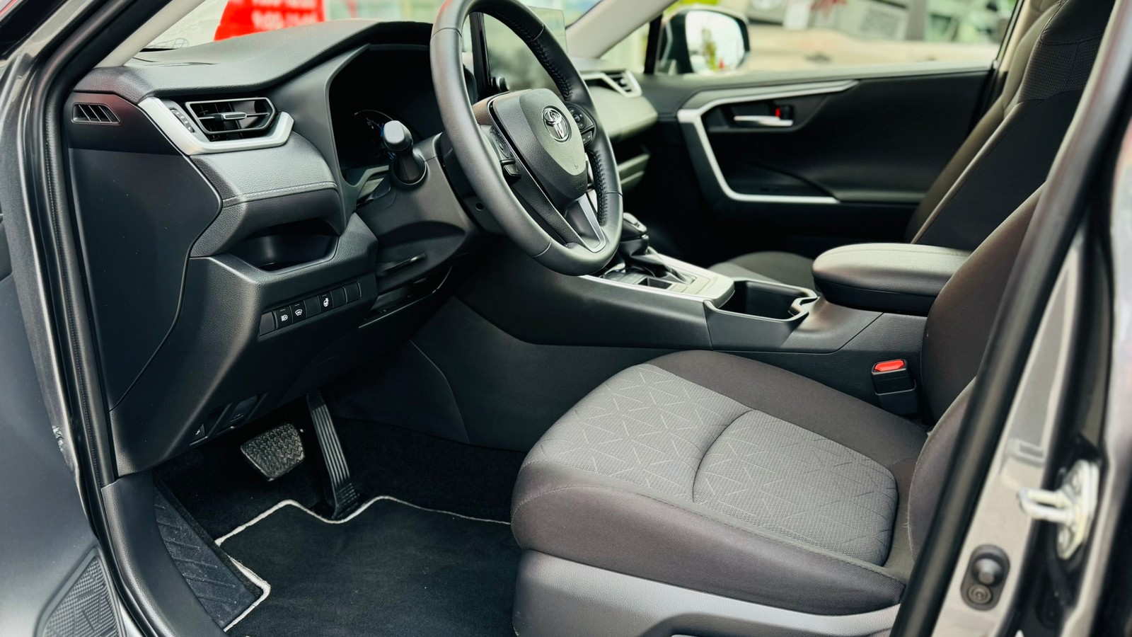 Toyota RAV4 2023 року, Універсал, Тойота Центр Тернопіль "Кристал Моторс", м.Тернопіль | Фото № 12 Toyota RAV4 2023 року з пробігом 10260 км, Універсал, Тойота Центр Тернопіль "Кристал Моторс", м.Тернопіль - 1655000 ГРН | Фото № 12