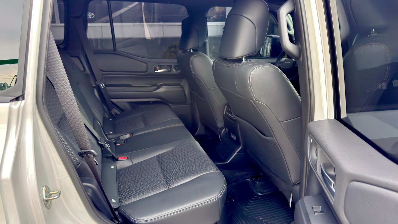 Toyota LAND CRUISER PRADO 2025 року, Універсал, Тойота Центр Чернівці "Олімп-Моторс", м.Чернівці | Фото № 7 Toyota LAND CRUISER PRADO 2025 року з пробігом 9441 км, Універсал, Тойота Центр Чернівці "Олімп-Моторс", м.Чернівці - 3500000 ГРН | Фото № 7