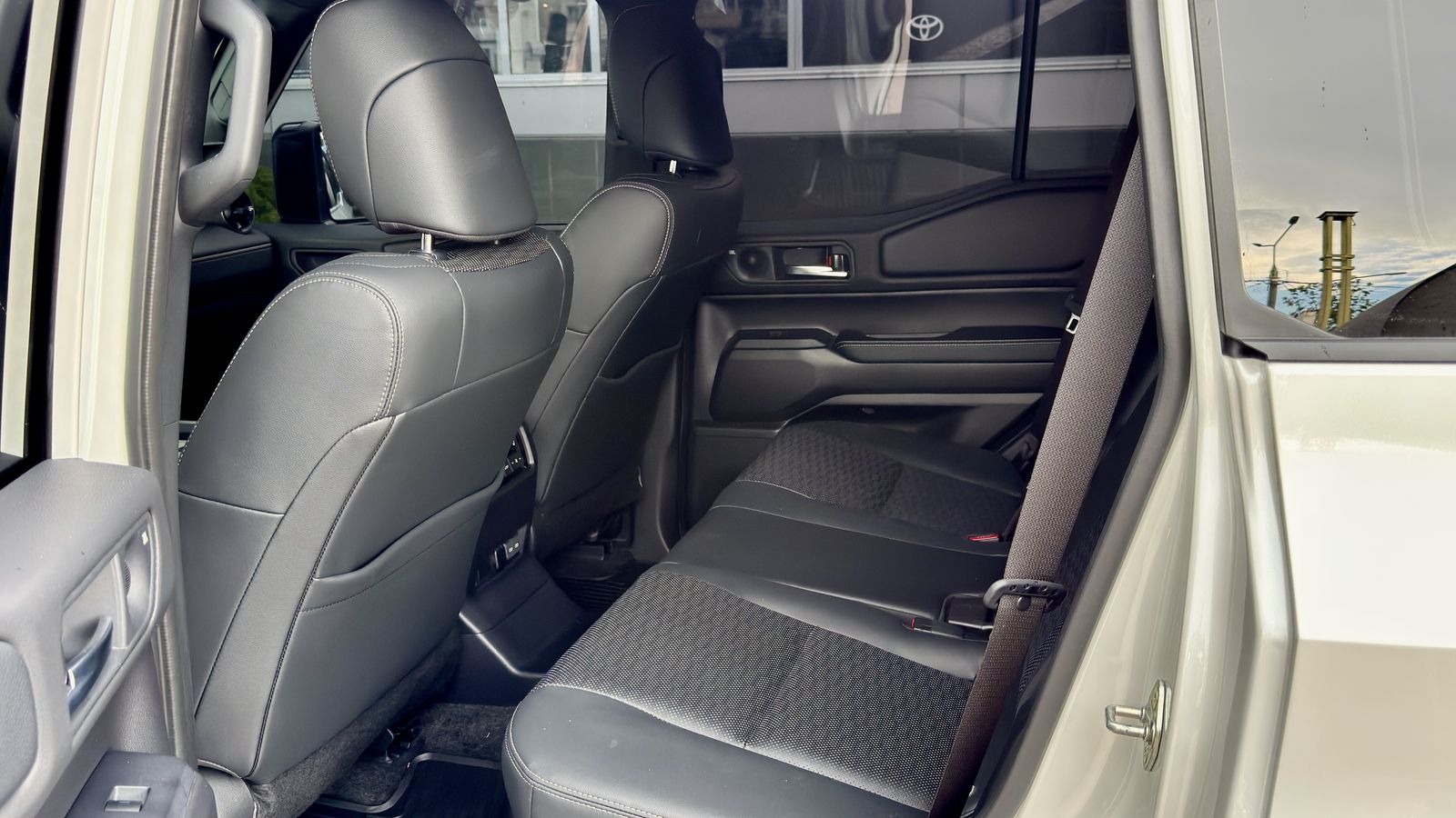 Toyota LAND CRUISER PRADO 2025 року, Універсал, Тойота Центр Чернівці "Олімп-Моторс", м.Чернівці | Фото № 11 Toyota LAND CRUISER PRADO 2025 року з пробігом 9441 км, Універсал, Тойота Центр Чернівці "Олімп-Моторс", м.Чернівці - 3500000 ГРН | Фото № 11