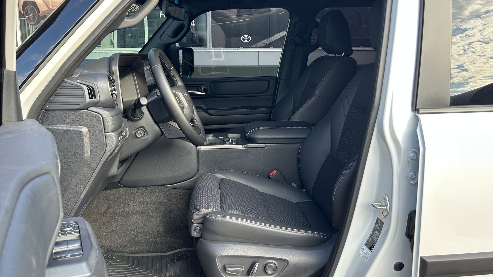 Toyota LAND CRUISER PRADO 2025 року, Універсал, Тойота Центр Чернівці "Олімп-Моторс", м.Чернівці | Фото № 12 Toyota LAND CRUISER PRADO 2025 року з пробігом 9441 км, Універсал, Тойота Центр Чернівці "Олімп-Моторс", м.Чернівці - 3500000 ГРН | Фото № 12