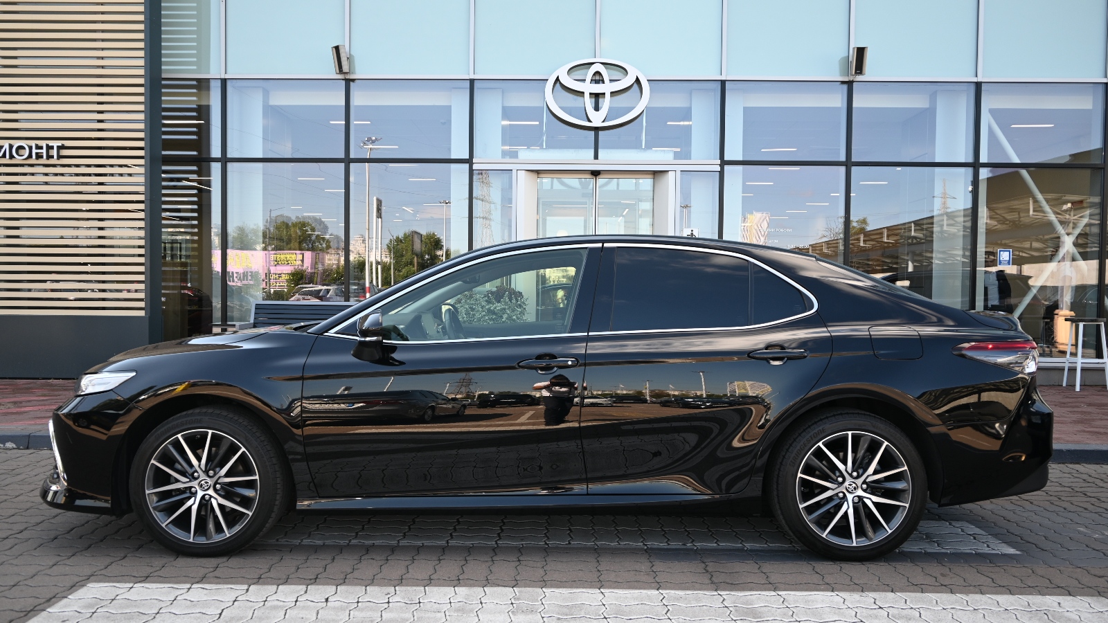 Toyota CAMRY 2023 року, Седан, Тойота Центр Київ "Сіті Плаза", м.Київ | Фото № 3 Toyota CAMRY 2023 року з пробігом 38508 км, Седан, Тойота Центр Київ "Сіті Плаза", м.Київ - 1584257 ГРН | Фото № 3