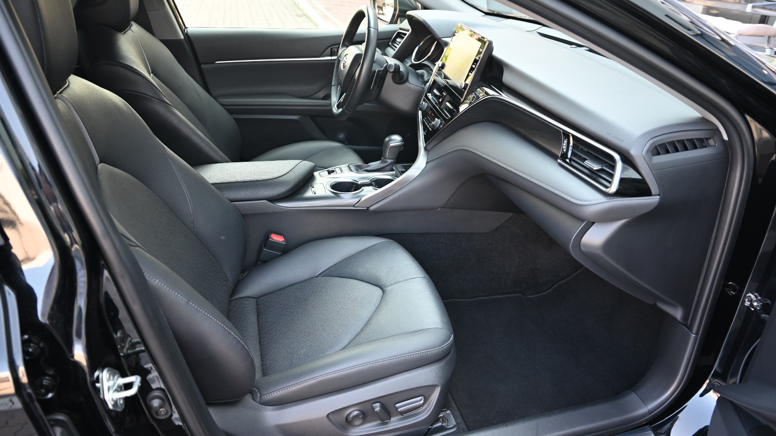 Toyota CAMRY 2023 року, Седан, Тойота Центр Київ "Сіті Плаза", м.Київ | Фото № 6 Toyota CAMRY 2023 року з пробігом 38508 км, Седан, Тойота Центр Київ "Сіті Плаза", м.Київ - 1584257 ГРН | Фото № 6