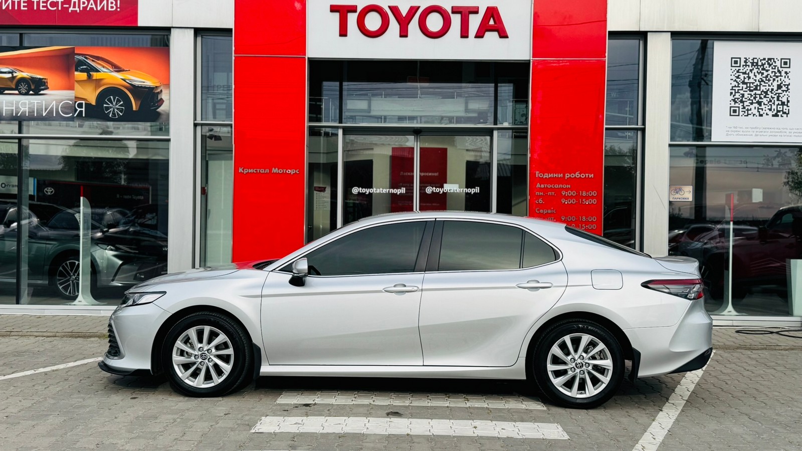Toyota CAMRY 2023 року з пробігом 30053 км, Седан, Тойота Центр Тернопіль "Кристал Моторс", м.Тернопіль - 1320000 ГРН | Фото № 3