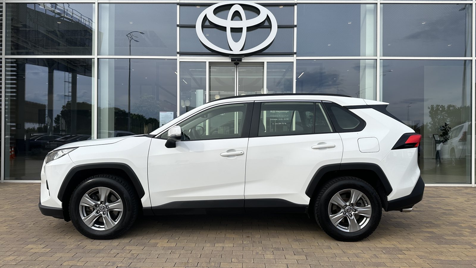 Toyota RAV4 2022 року з пробігом 111239 км, Універсал, Тойота Центр Київ "ВІДІ Аеропорт", м.Київ - 1290000 ГРН | Фото № 3