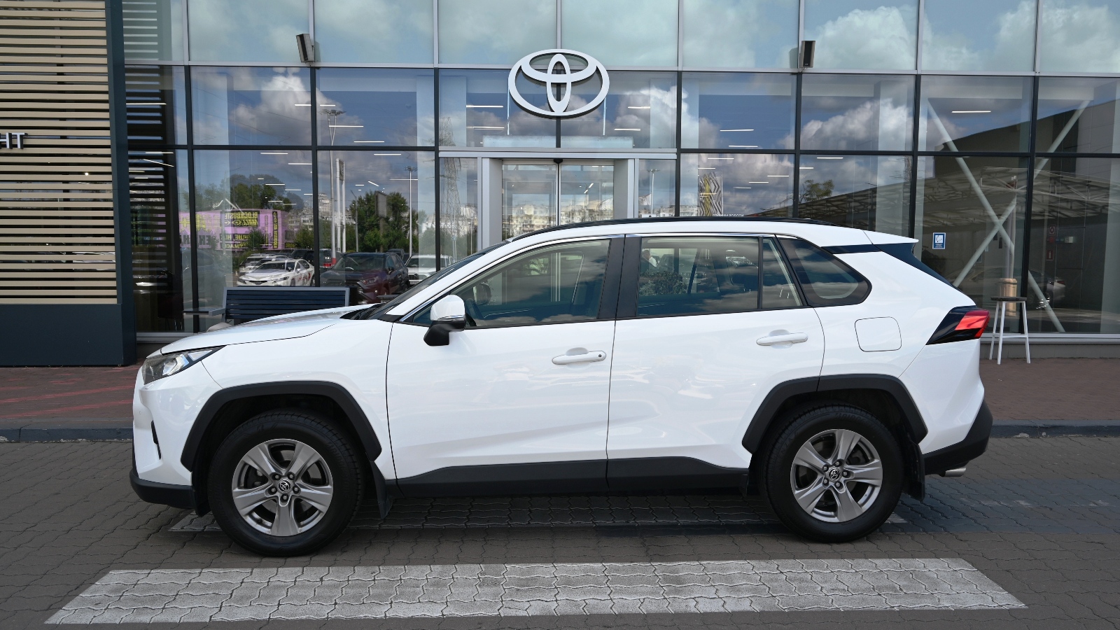 Toyota RAV4 2023 року, Універсал, Тойота Центр Київ "Сіті Плаза", м.Київ | Фото № 3 Toyota RAV4 2023 року з пробігом 112746 км, Універсал, Тойота Центр Київ "Сіті Плаза", м.Київ - 1318319 ГРН | Фото № 3