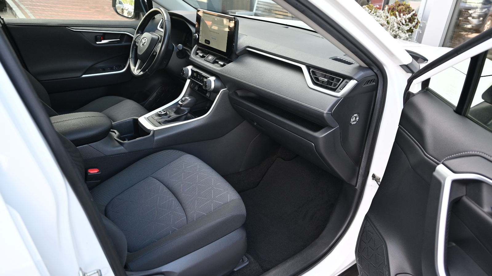 Toyota RAV4 2023 року, Універсал, Тойота Центр Київ "Сіті Плаза", м.Київ | Фото № 6 Toyota RAV4 2023 року з пробігом 112746 км, Універсал, Тойота Центр Київ "Сіті Плаза", м.Київ - 1318319 ГРН | Фото № 6