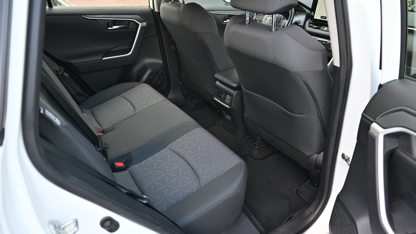 Toyota RAV4 2023 року, Універсал, Тойота Центр Київ "Сіті Плаза", м.Київ | Фото № 7 Toyota RAV4 2023 року з пробігом 112746 км, Універсал, Тойота Центр Київ "Сіті Плаза", м.Київ - 1318319 ГРН | Фото № 7
