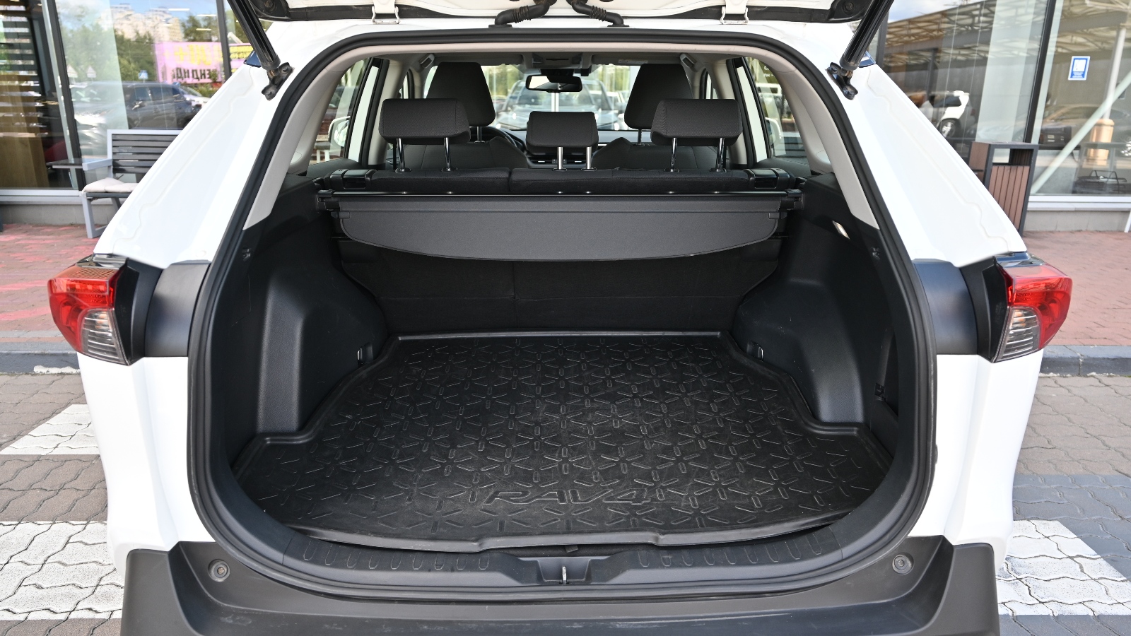 Toyota RAV4 2023 року, Універсал, Тойота Центр Київ "Сіті Плаза", м.Київ | Фото № 10 Toyota RAV4 2023 року з пробігом 112746 км, Універсал, Тойота Центр Київ "Сіті Плаза", м.Київ - 1318319 ГРН | Фото № 10