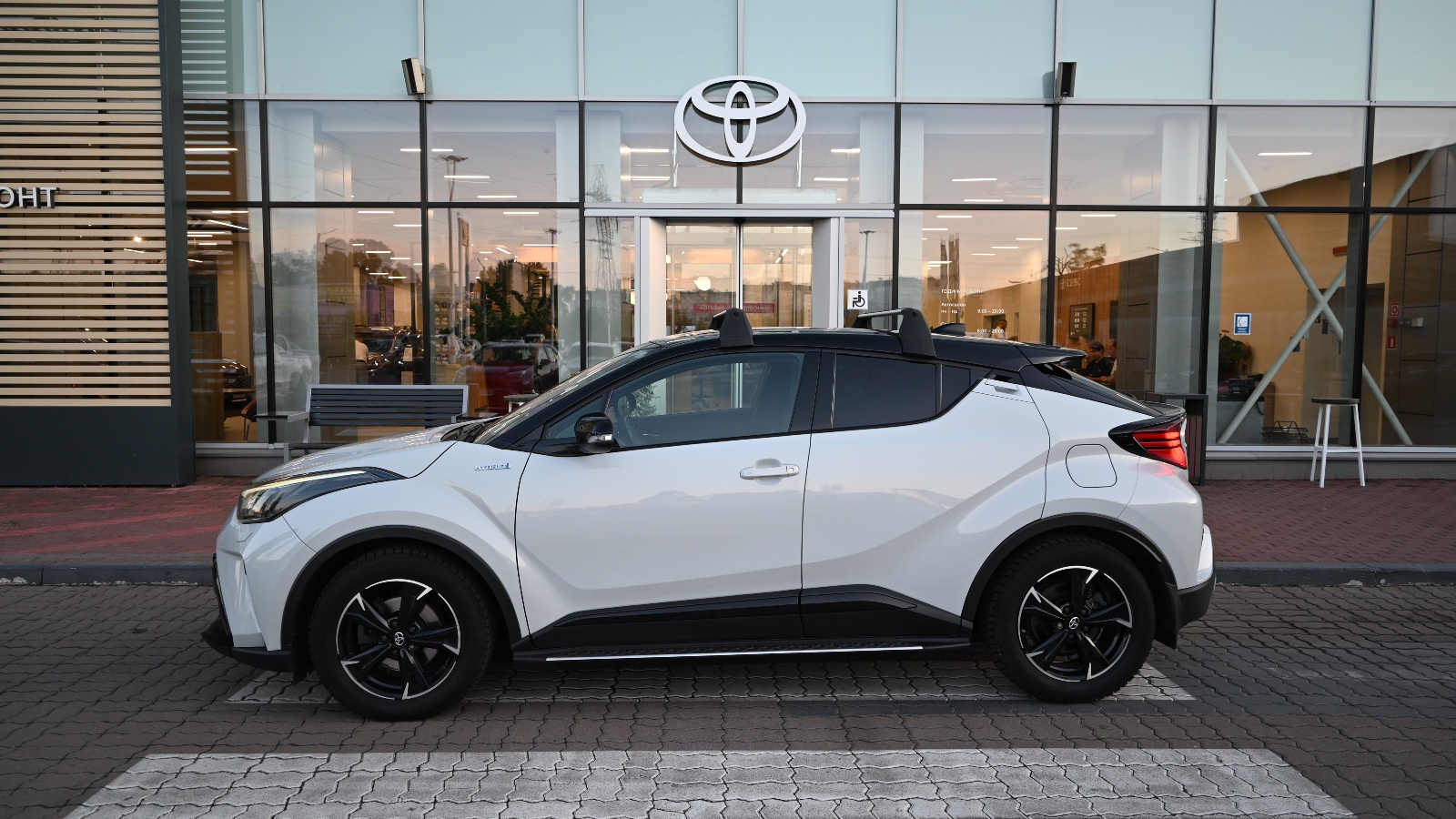 Toyota C-HR 2021 року, Хетчбек, Тойота Центр Київ "Сіті Плаза", м.Київ | Фото № 3 Toyota C-HR 2021 року з пробігом 93617 км, Хетчбек, Тойота Центр Київ "Сіті Плаза", м.Київ - 1249920 ГРН | Фото № 3