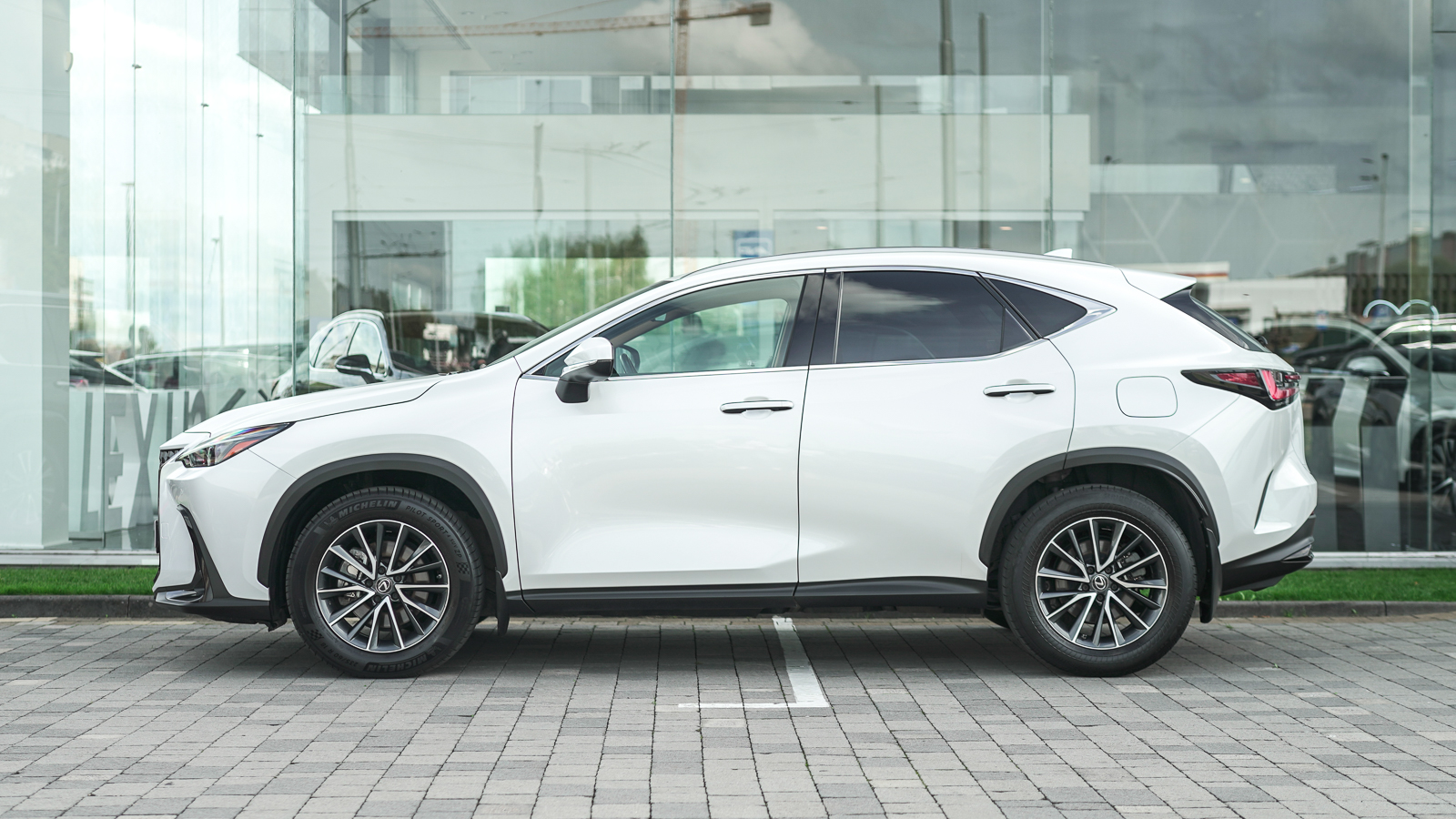 Lexus NX 2021 року з пробігом 88610 км, Універсал, Лексус Львів, м.Львів - 2345200 ГРН | Фото № 3