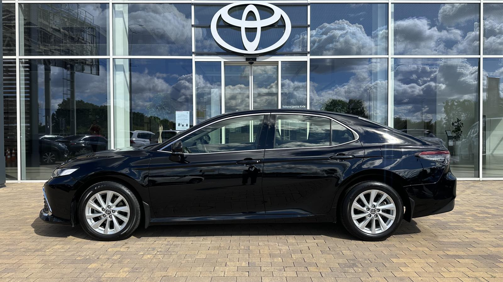 Toyota CAMRY 2021 року з пробігом 153051 км, Седан, Тойота Центр Київ "ВІДІ Аеропорт", м.Київ - 1112000 ГРН | Фото № 3