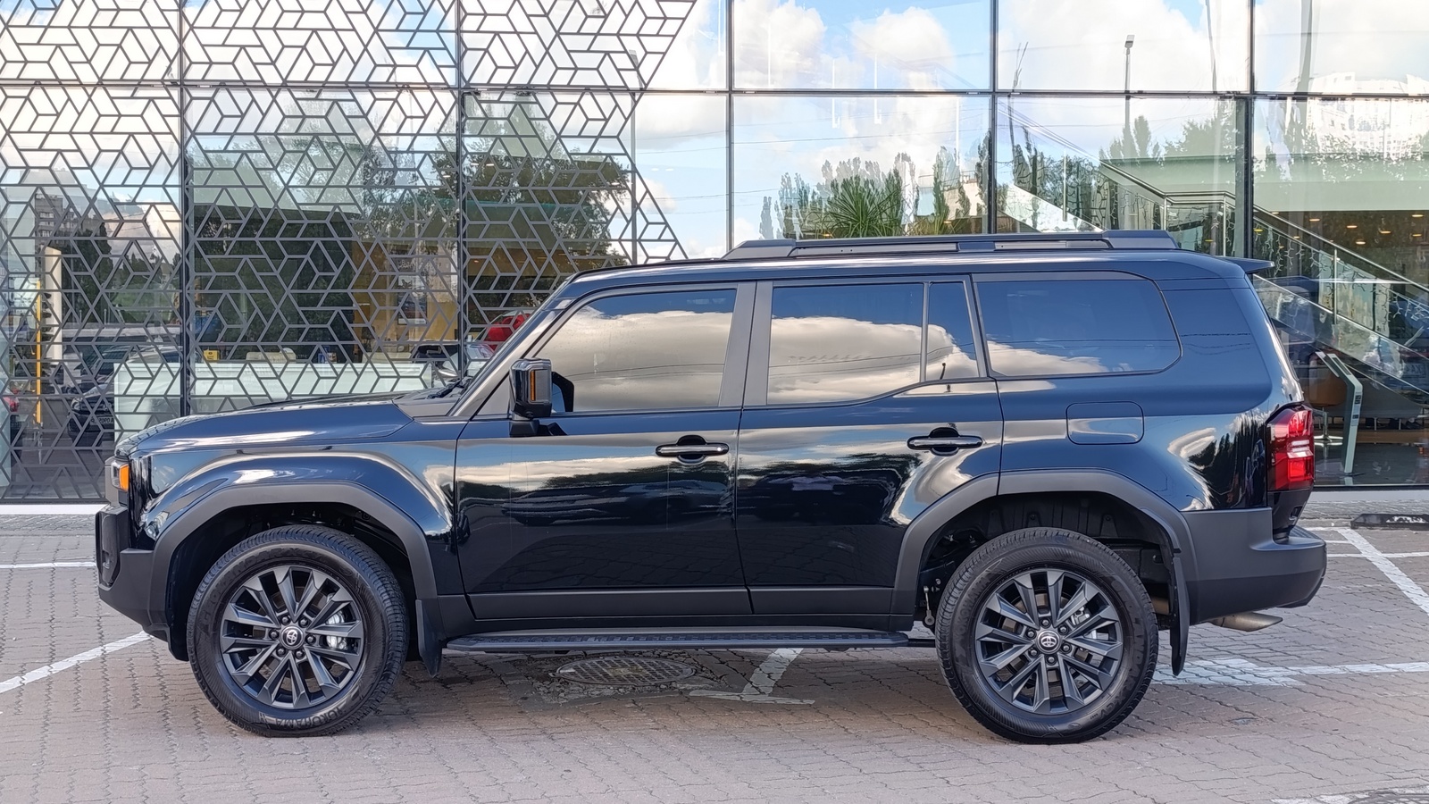 Toyota LAND CRUISER PRADO 2025 року з пробігом 35936 км, Універсал, Лексус Київ Захід, м.Київ - 2970000 ГРН | Фото № 3