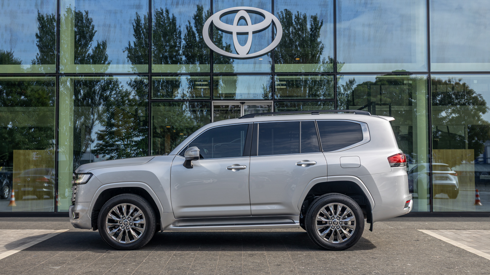 Toyota LAND CRUISER 2023 року з пробігом 62181 км, Універсал, Тойота Центр Дніпро "Алмаз Мотор" на Запорізькому шосе, м.Дніпро - 3600000 ГРН | Фото № 3