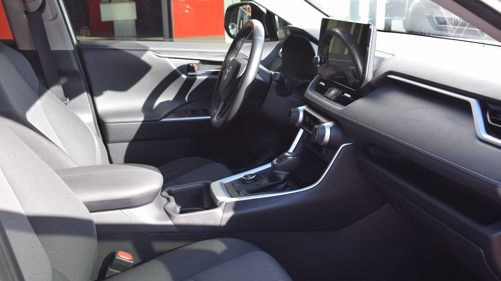 Toyota RAV4 2023 року, Універсал, Тойота Центр Житомир "Стар - Кар", м.Житомир | Фото № 6 Toyota RAV4 2023 року з пробігом 133554 км, Універсал, Тойота Центр Житомир "Стар - Кар", м.Житомир - 1294720 ГРН | Фото № 6
