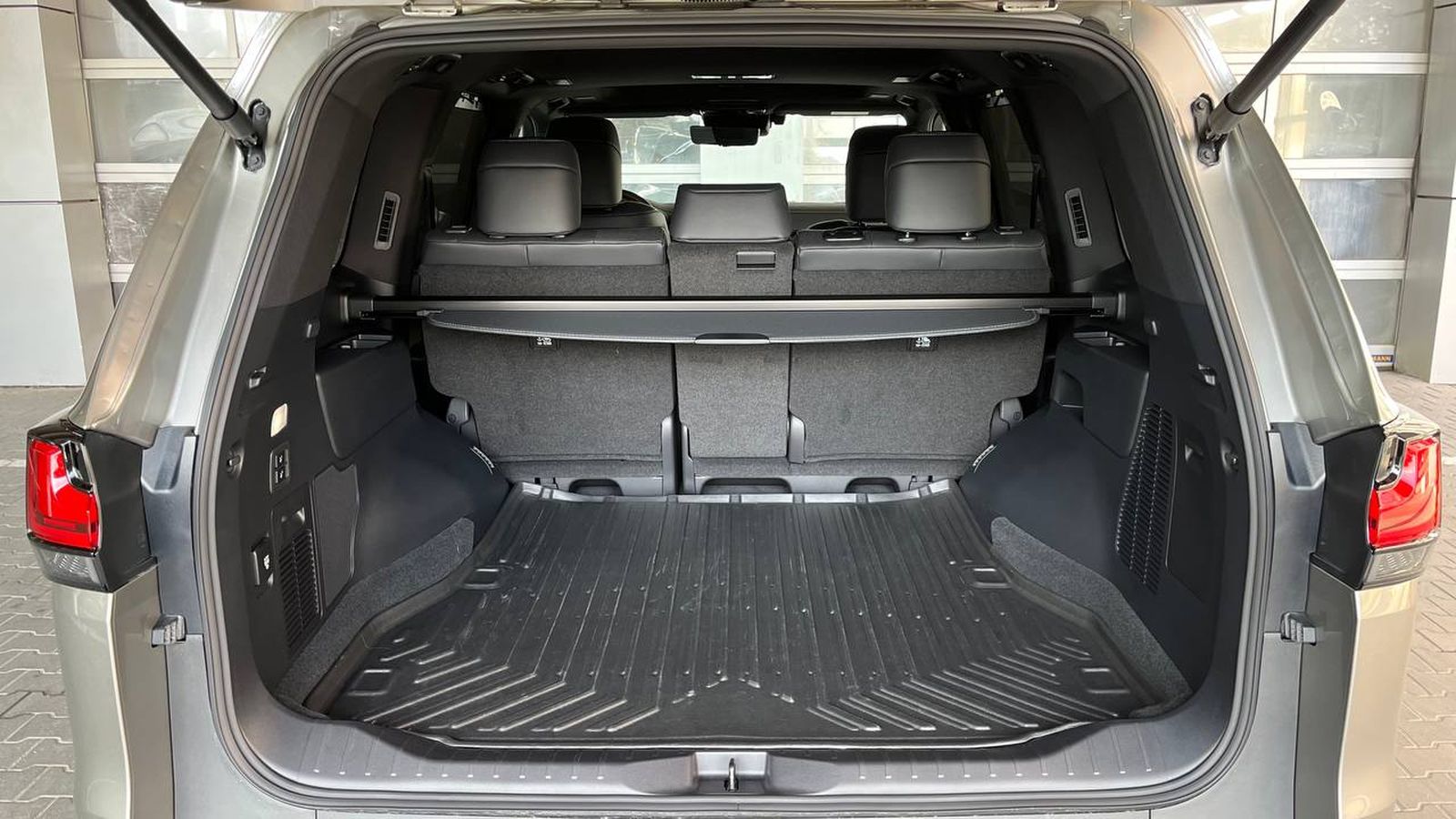 Lexus LX 2025 року, Універсал, Тойота Центр Хмельницький "Гранд Мотор", м.Хмельницький | Фото № 10 Lexus LX 2025 року з пробігом 32697 км, Універсал, Тойота Центр Хмельницький "Гранд Мотор", м.Хмельницький - 5665000 ГРН | Фото № 10