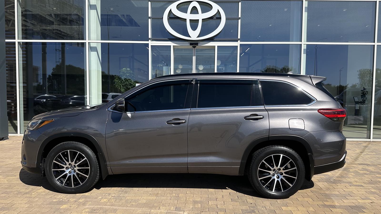 Toyota HIGHLANDER 2017 року, Універсал, Тойота Центр Київ "ВІДІ Аеропорт", м.Київ | Фото № 3 Toyota HIGHLANDER 2017 року з пробігом 165302 км, Універсал, Тойота Центр Київ "ВІДІ Аеропорт", м.Київ - 985000 ГРН | Фото № 3