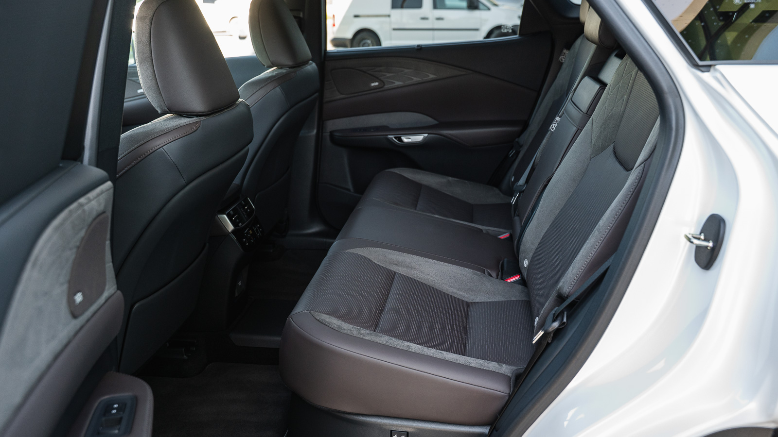 Lexus RX 450h+ 2025 року, Універсал, Лексус Дніпро, м.Дніпро | Фото № 11 Lexus RX 450h+ 2025 року з пробігом 474 км, Універсал, Лексус Дніпро, м.Дніпро - 4216490 ГРН | Фото № 11