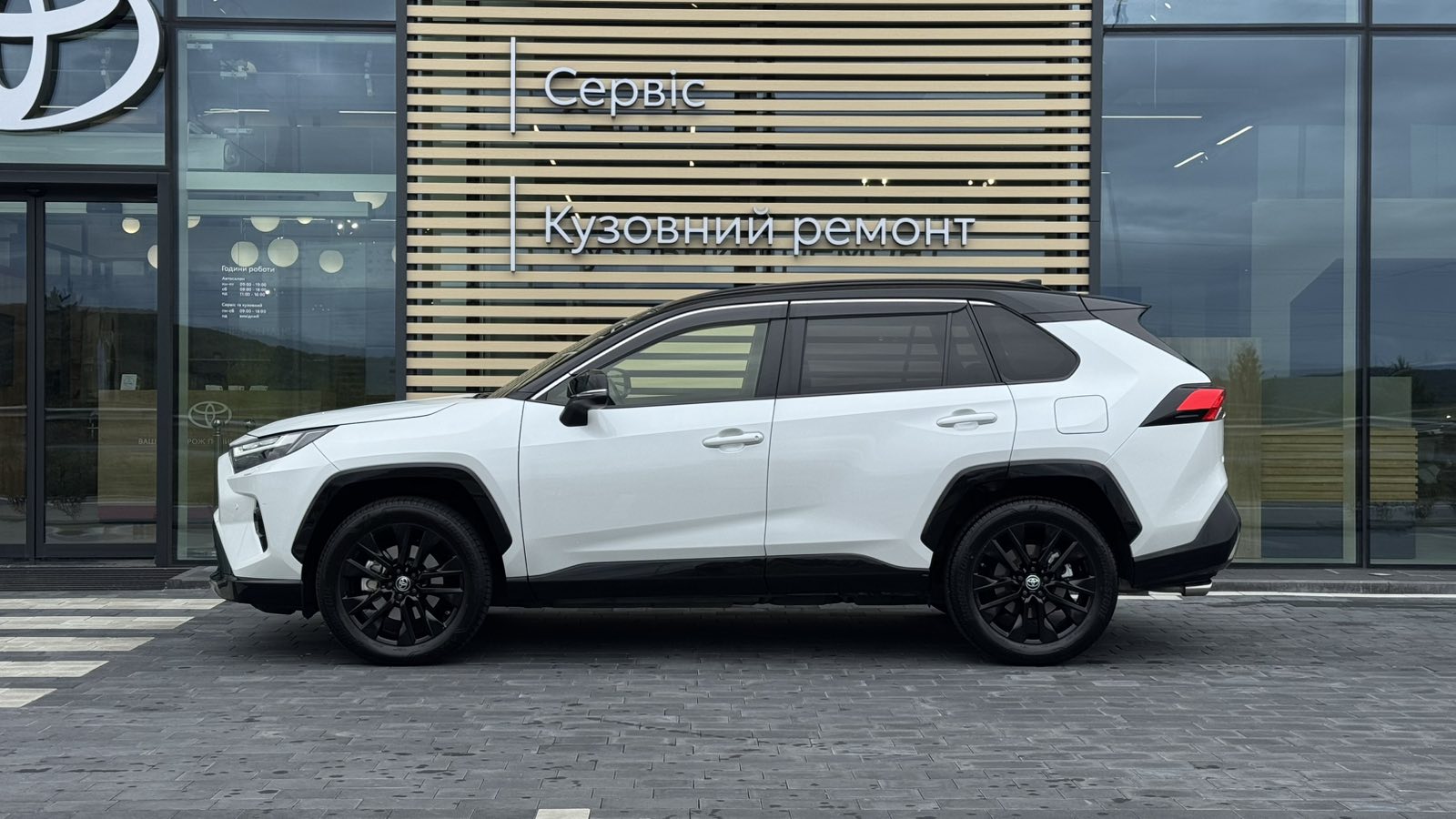 Toyota RAV4 2023 року з пробігом 23567 км, Універсал, Тойота Центр Ужгород "Карат Мотор", м.Ужгород - 1780000 ГРН | Фото № 3