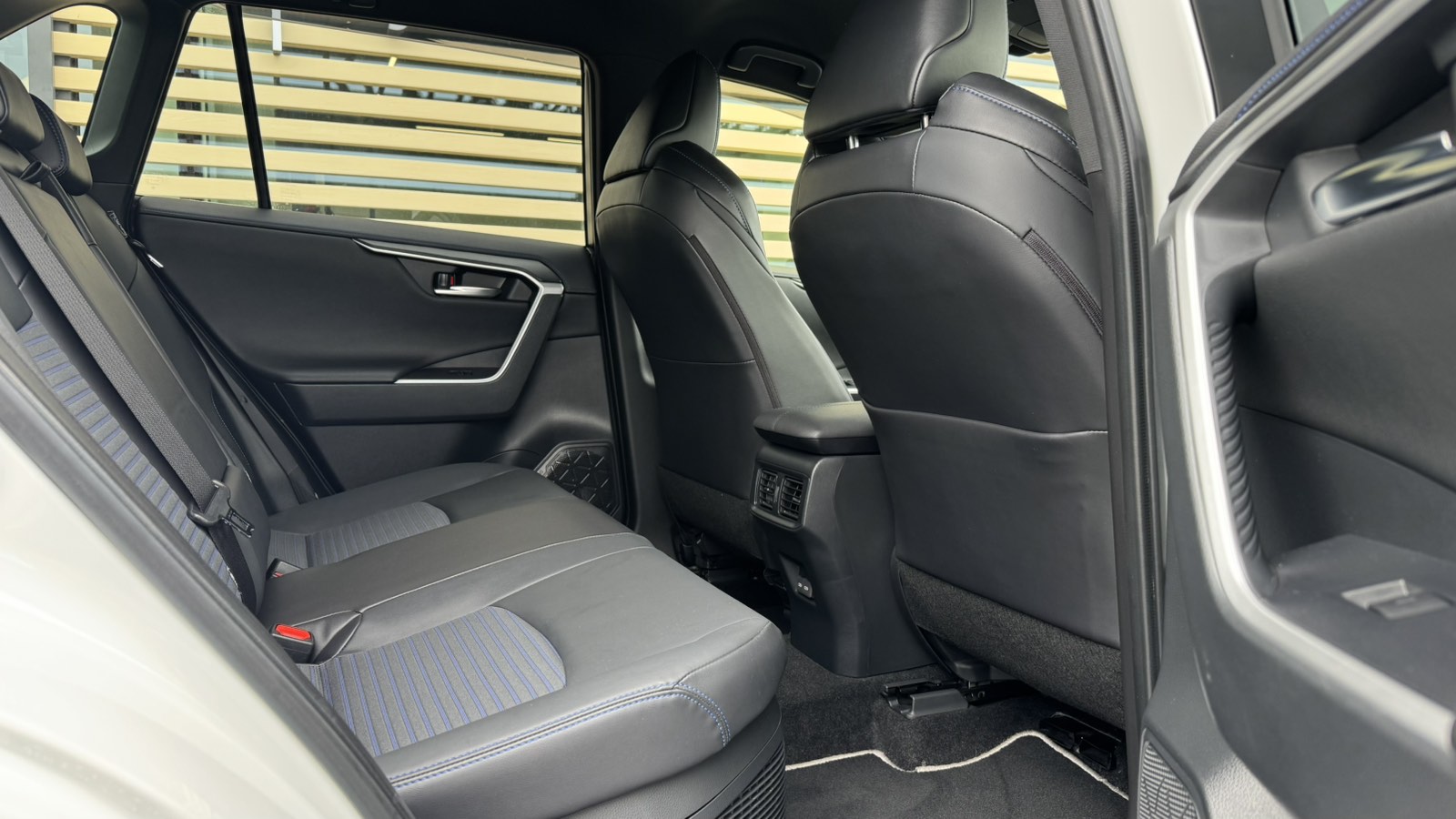 Toyota RAV4 2023 року з пробігом 23567 км, Універсал, Тойота Центр Ужгород "Карат Мотор", м.Ужгород - 1780000 ГРН | Фото № 7