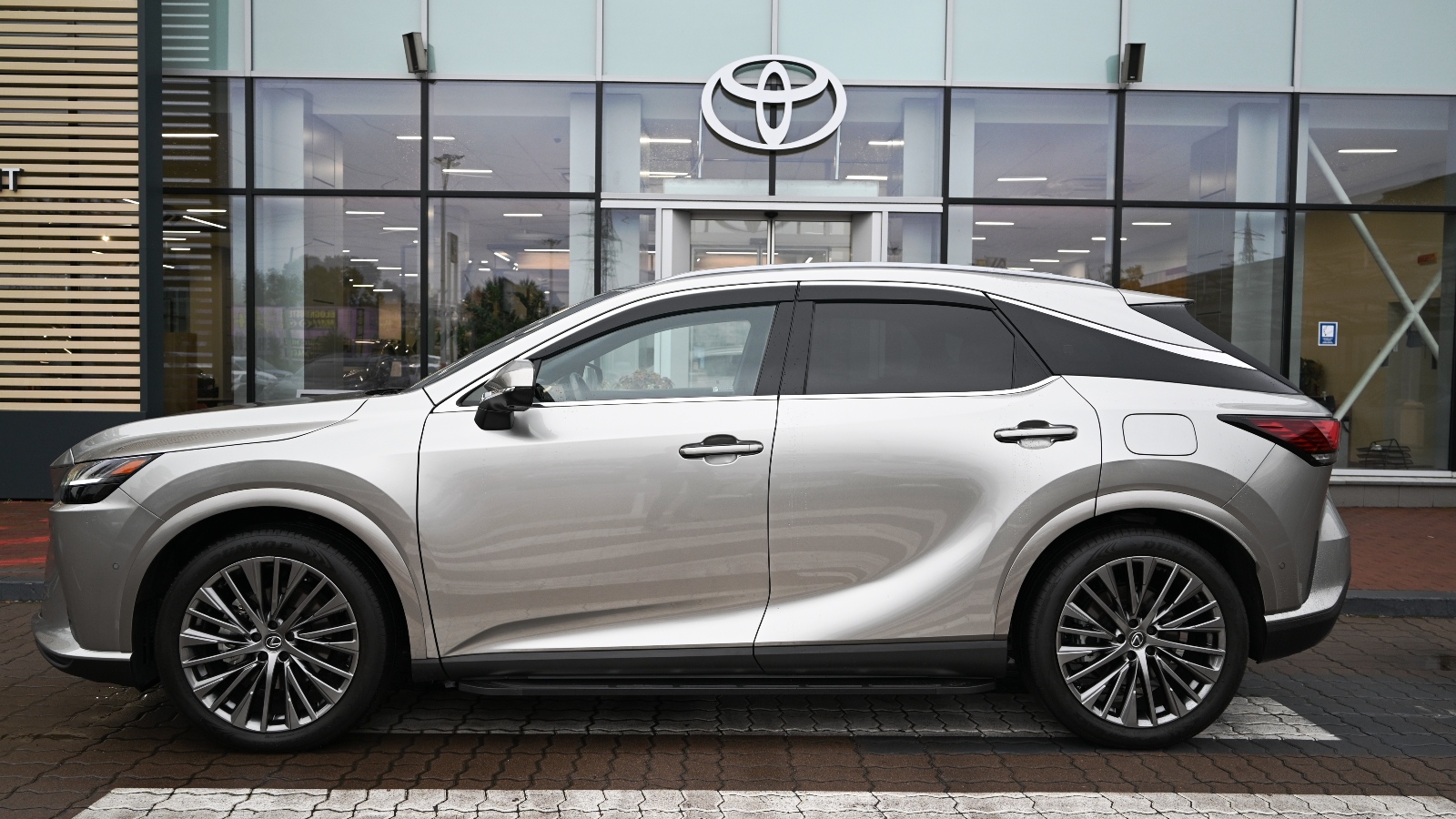 Lexus RX 450h+ 2025 року, Універсал, Тойота Центр Київ "Сіті Плаза", м.Київ | Фото № 3 Lexus RX 450h+ 2025 року з пробігом 4739 км, Універсал, Тойота Центр Київ "Сіті Плаза", м.Київ - 4216490 ГРН | Фото № 3