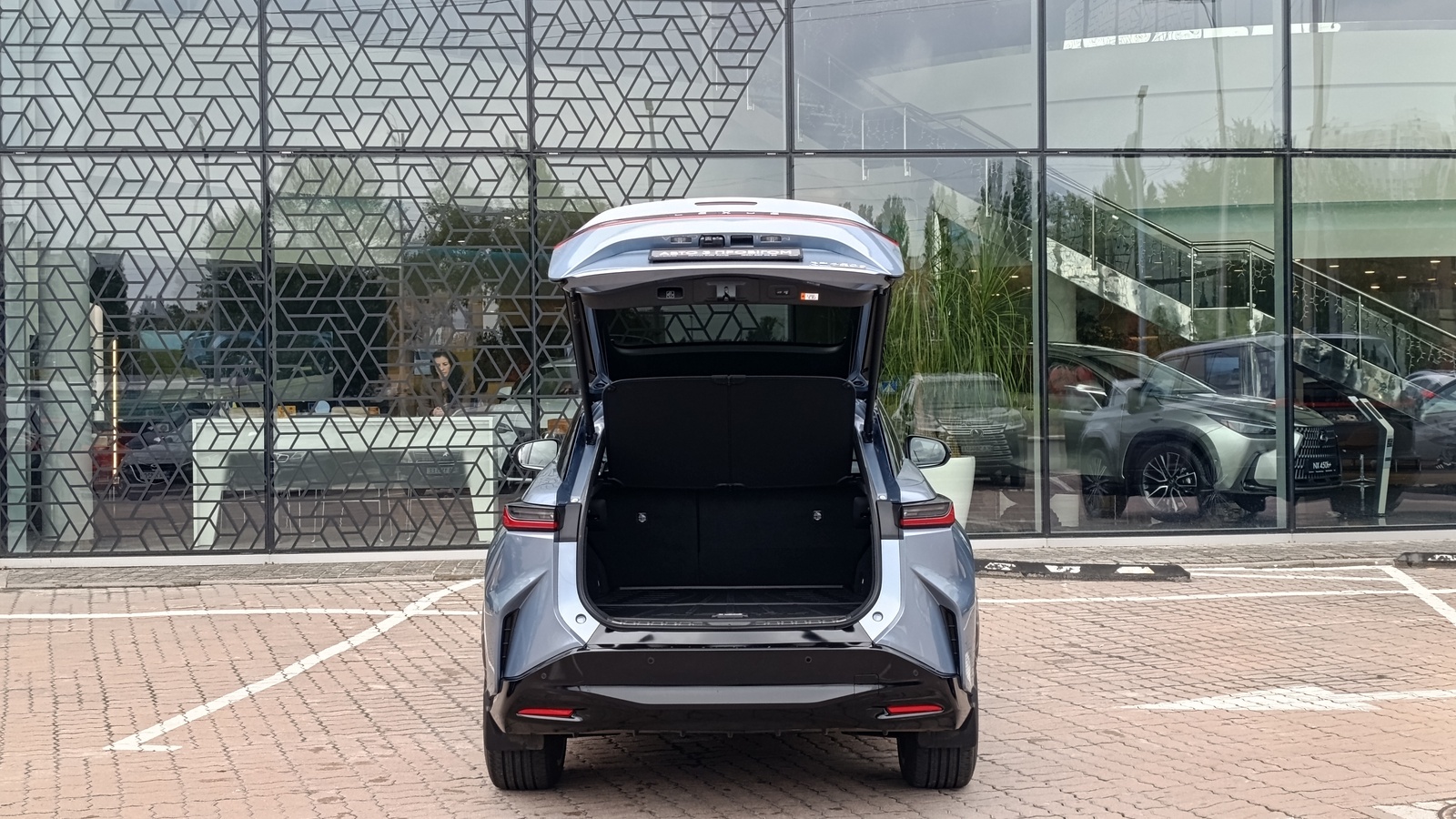 Lexus RZ 450e 2024 року, Універсал, Лексус Київ Захід, м.Київ | Фото № 10 Lexus RZ 450e 2024 року з пробігом 8205 км, Універсал, Лексус Київ Захід, м.Київ - 2350000 ГРН | Фото № 10