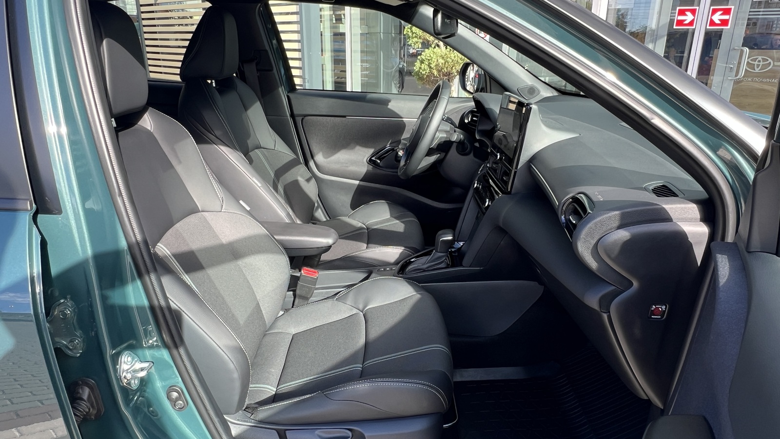 Toyota YARIS CROSS 2025 року, Хетчбек, Тойота Центр Чернігів "Соллі-Плюс", м.Чернігів | Фото № 6 Toyota YARIS CROSS 2025 року з пробігом 892 км, Хетчбек, Тойота Центр Чернігів "Соллі-Плюс", м.Чернігів - 1495000 ГРН | Фото № 6