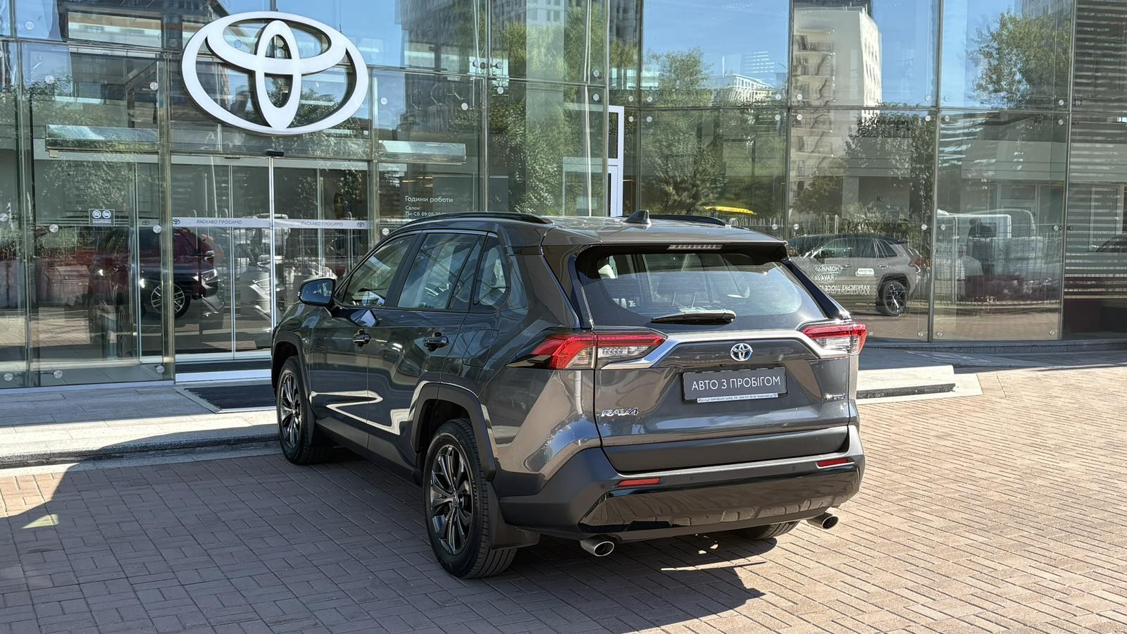Toyota RAV4 2021 року, Універсал, Тойота Центр Київ "Автосаміт Укравто", м.Київ | Фото № 2 Toyota RAV4 2021 року з пробігом 65328 км, Універсал, Тойота Центр Київ "Автосаміт Укравто", м.Київ - 1625000 ГРН | Фото № 2