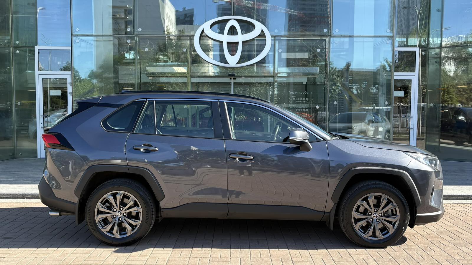 Toyota RAV4 2021 року, Універсал, Тойота Центр Київ "Автосаміт Укравто", м.Київ | Фото № 16 Toyota RAV4 2021 року з пробігом 65328 км, Універсал, Тойота Центр Київ "Автосаміт Укравто", м.Київ - 1625000 ГРН | Фото № 16