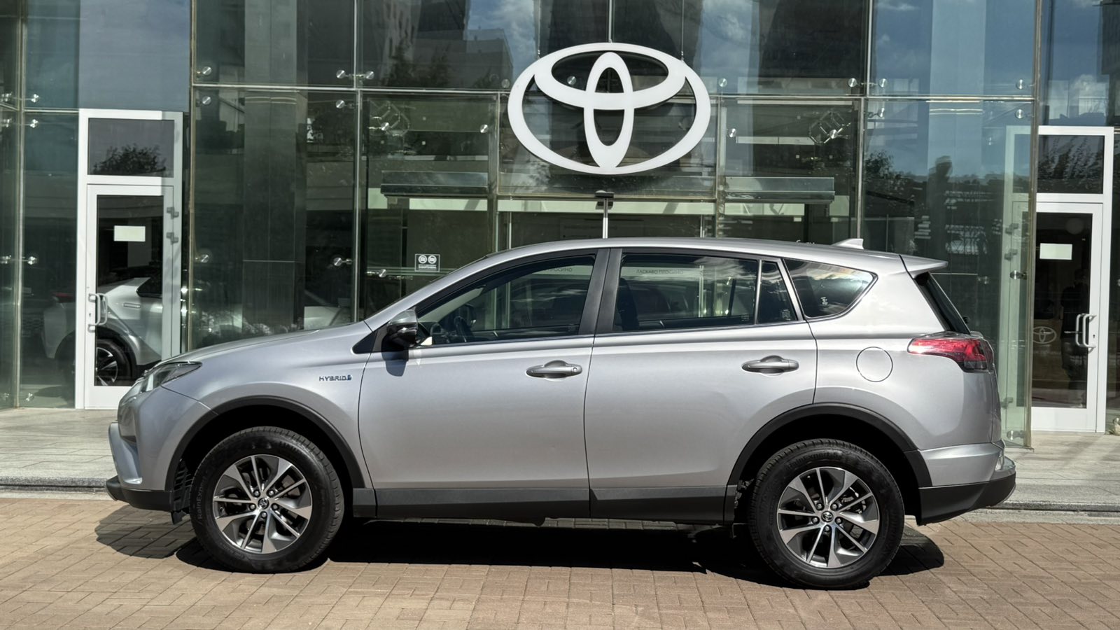 Toyota RAV4 2018 року з пробігом 114727 км, Універсал, Тойота Центр Київ "Автосаміт Укравто", м.Київ - 1160000 ГРН | Фото № 2