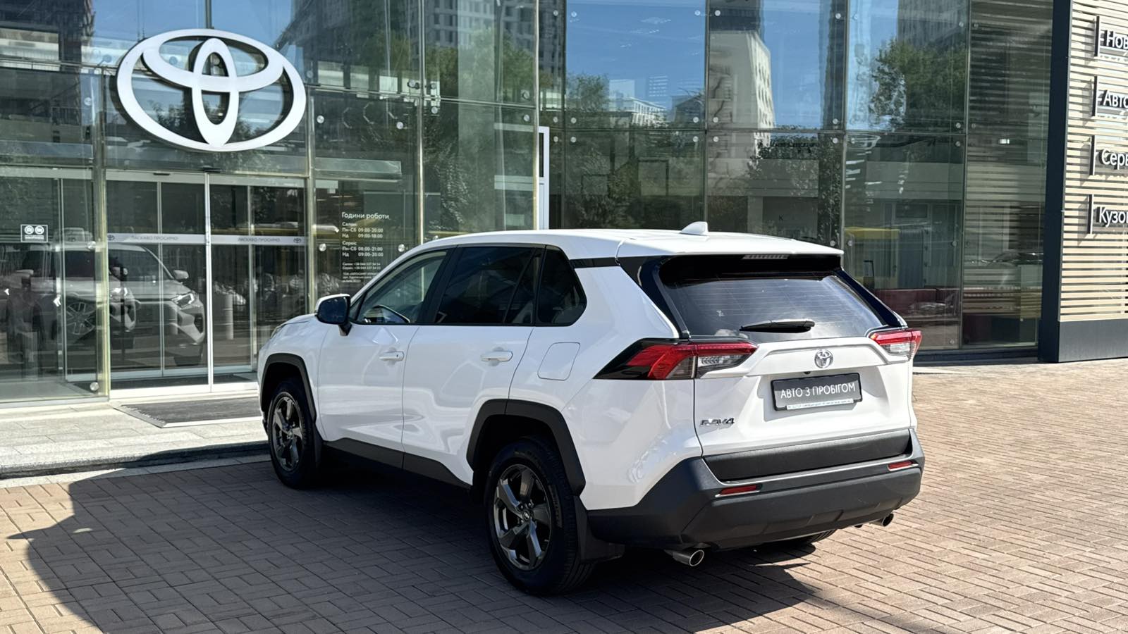 Toyota RAV4 2023 року, Універсал, Тойота Центр Київ "Автосаміт Укравто", м.Київ | Фото № 2 Toyota RAV4 2023 року з пробігом 70000 км, Універсал, Тойота Центр Київ "Автосаміт Укравто", м.Київ - 1495000 ГРН | Фото № 2