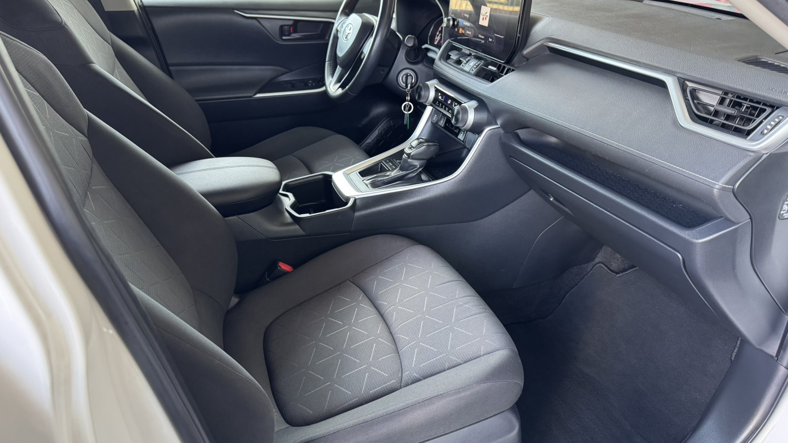 Toyota RAV4 2023 року, Універсал, Тойота Центр Київ "Автосаміт Укравто", м.Київ | Фото № 6 Toyota RAV4 2023 року з пробігом 70000 км, Універсал, Тойота Центр Київ "Автосаміт Укравто", м.Київ - 1495000 ГРН | Фото № 6