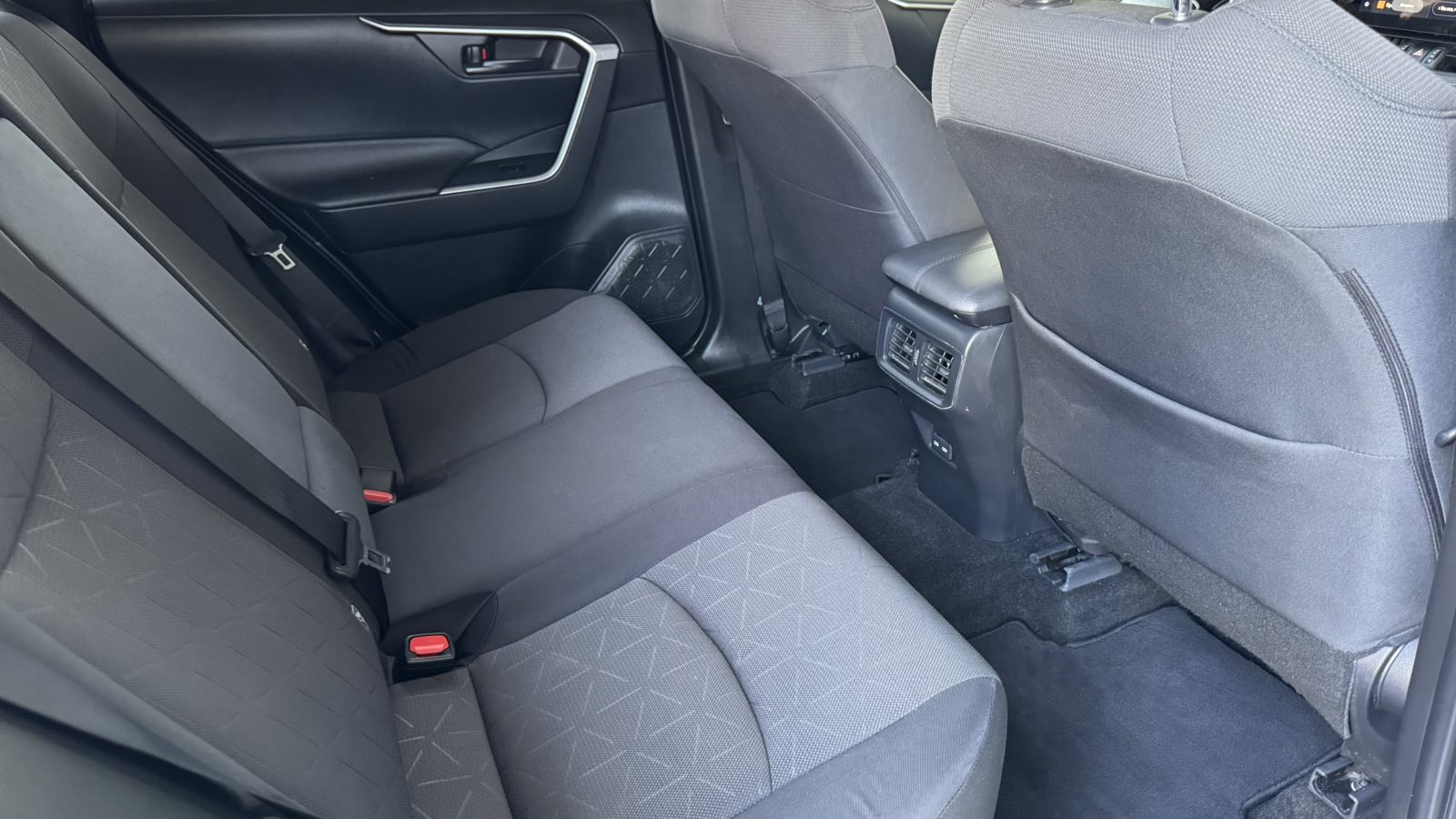 Toyota RAV4 2023 року, Універсал, Тойота Центр Київ "Автосаміт Укравто", м.Київ | Фото № 7 Toyota RAV4 2023 року з пробігом 70000 км, Універсал, Тойота Центр Київ "Автосаміт Укравто", м.Київ - 1495000 ГРН | Фото № 7